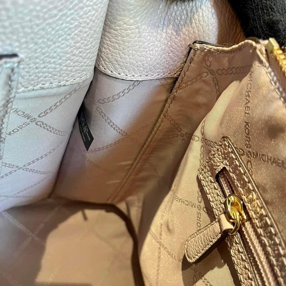 ❌SOLD❌ MICHAEL KORS GORG PURSE - Picture 7 of 14